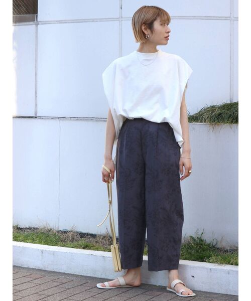 Ungrid(アングリッド)の「ルーズノースリトップス(Tシャツ/カットソー・レディース・チャコールグレー/ベージュ/オフホワイト・FREE)」の8枚目の写真