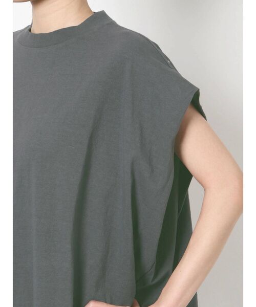 Ungrid(アングリッド)の「ルーズノースリトップス(Tシャツ/カットソー・レディース・チャコールグレー/ベージュ/オフホワイト・FREE)」の16枚目の写真