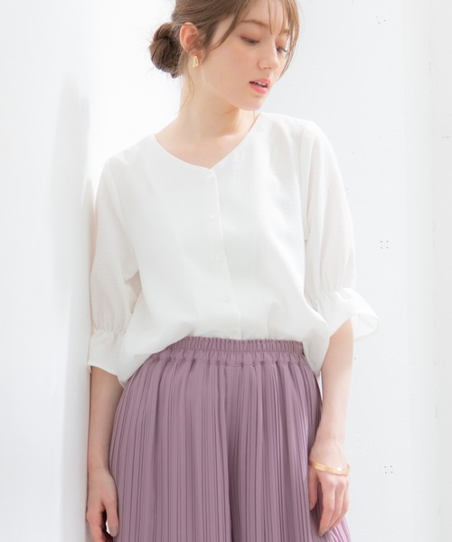 Honeys(ハニーズ)の「Vネックブラウス(シャツ/ブラウス・レディース・ホワイト/ブラック/ホワイト×ブラック/ホワイト系その他/ホワイト系その他2・LL/S/M/L)」の2枚目の写真