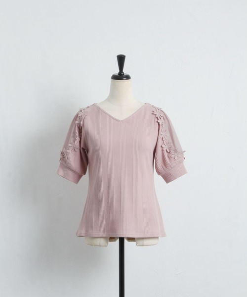 tocco closet（トッコ　クローゼット）の「フラワーレース装飾シアースリーブ切り替えリブカットプルオーバー（Tシャツ/カットソー・レディース・ネイビー/ピンク系その他・M）」の10枚目の写真