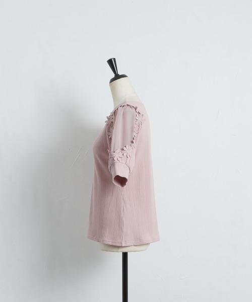 tocco closet（トッコ　クローゼット）の「フラワーレース装飾シアースリーブ切り替えリブカットプルオーバー（Tシャツ/カットソー・レディース・ネイビー/ピンク系その他・M）」の11枚目の写真