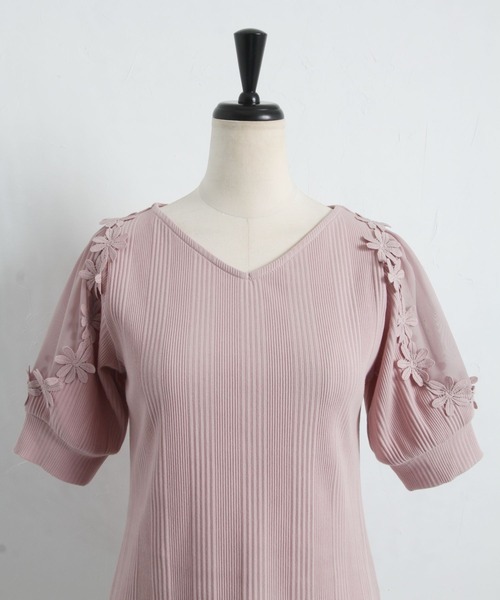 tocco closet（トッコ　クローゼット）の「フラワーレース装飾シアースリーブ切り替えリブカットプルオーバー（Tシャツ/カットソー・レディース・ネイビー/ピンク系その他・M）」の13枚目の写真