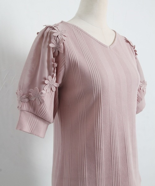 tocco closet（トッコ　クローゼット）の「フラワーレース装飾シアースリーブ切り替えリブカットプルオーバー（Tシャツ/カットソー・レディース・ネイビー/ピンク系その他・M）」の14枚目の写真