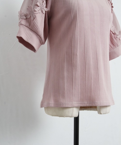 tocco closet（トッコ　クローゼット）の「フラワーレース装飾シアースリーブ切り替えリブカットプルオーバー（Tシャツ/カットソー・レディース・ネイビー/ピンク系その他・M）」の15枚目の写真