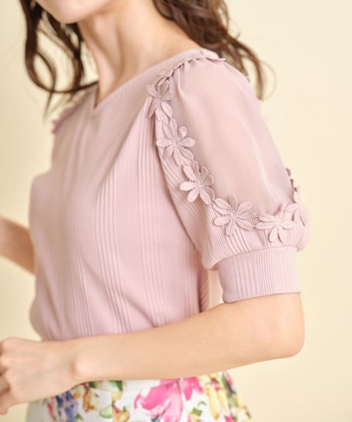 tocco closet（トッコ　クローゼット）の「フラワーレース装飾シアースリーブ切り替えリブカットプルオーバー（Tシャツ/カットソー・レディース・ネイビー/ピンク系その他・M）」の7枚目の写真