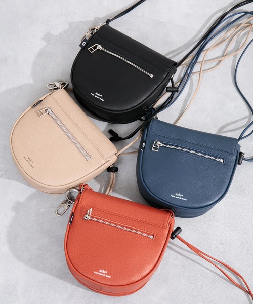 waku（ワク）の「waku ワク / フラップラウンドポーチ（キーリング付き） レザーショルダーバッグ ミニバッグ  / WK-0016（ショルダーバッグ・メンズ・ブラック/ベージュ/ネイビー/ダークオレンジ・FREE）」の4枚目の写真