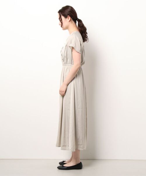Te chichi TERRASSE（テチチテラス）の「サテンカシュクールワンピース（ワンピース・レディース・グレー/グリーン/チャコール・ﾌﾘ-）」の5枚目の写真