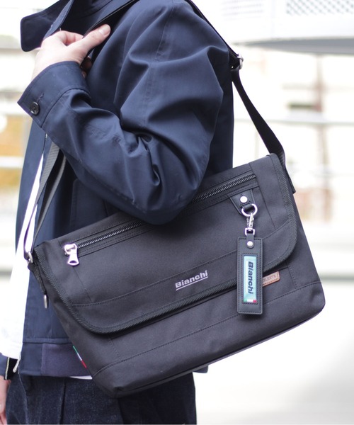 Bianchi（ビアンキ）の「Bianchi ビアンキ メッセンジャーバッグ LBRY-02（ショルダーバッグ・メンズ・ネイビー/ブラック/レッド・ONE SIZE）」の8枚目の写真
