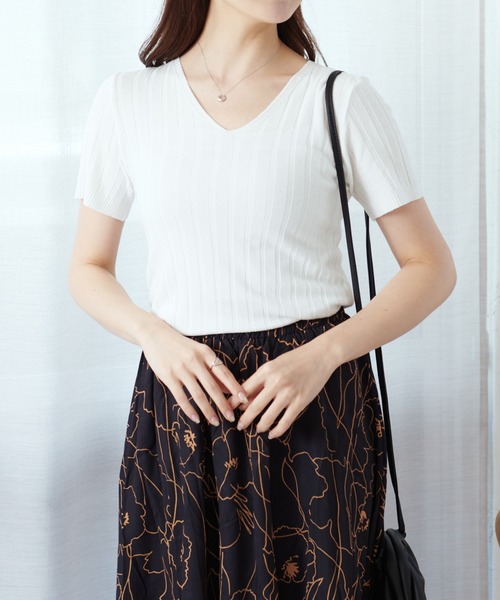 Lamoa（ラモア）の「Lamoa/Vネック 半袖 ベーシック リブトップス（Tシャツ/カットソー・レディース・ホワイト/ブラック/ピンク/イエロー/オレンジ/ブルー/グリーン/アイボリー・FREE）」の2枚目の写真