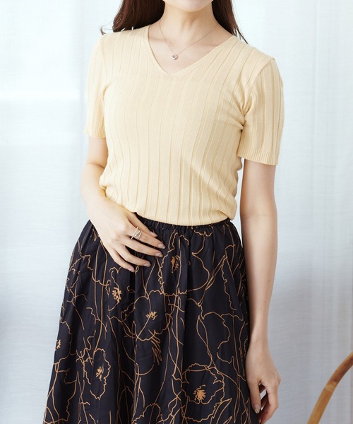 Lamoa（ラモア）の「Lamoa/Vネック 半袖 ベーシック リブトップス（Tシャツ/カットソー・レディース・ホワイト/ブラック/ピンク/イエロー/オレンジ/ブルー/グリーン/アイボリー・FREE）」の3枚目の写真