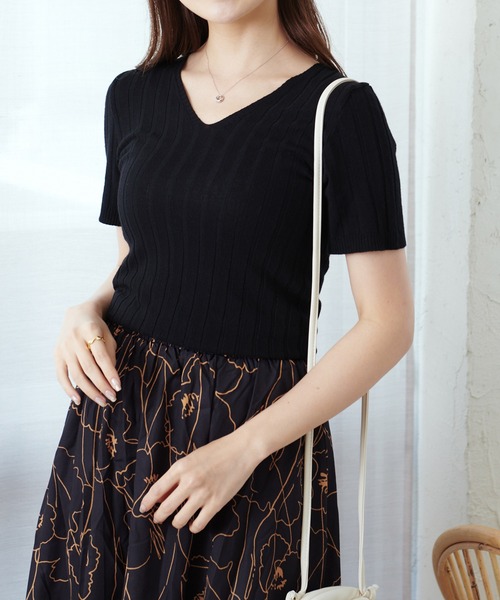 Lamoa（ラモア）の「Lamoa/Vネック 半袖 ベーシック リブトップス（Tシャツ/カットソー・レディース・ホワイト/ブラック/ピンク/イエロー/オレンジ/ブルー/グリーン/アイボリー・FREE）」の4枚目の写真