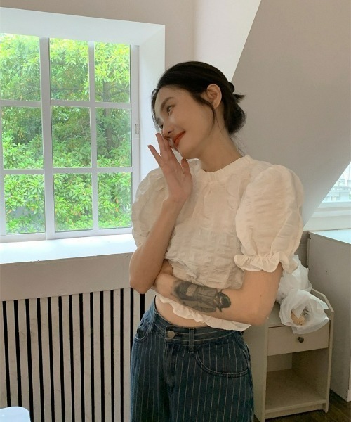 LAC-VERT（ラック・ヴェール）の「シフォンフリルパフスリーブクロップドトップス（シャツ/ブラウス・レディース・ホワイト/ブラック・FREE）」の7枚目の写真