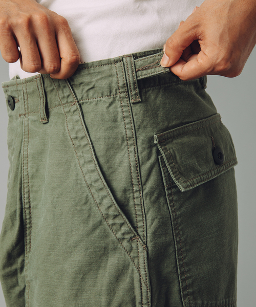 JOURNAL STANDARD（ジャーナルスタンダード）の「【VSシリーズ】 バックサテンベイカー バルーンパンツ（カーゴパンツ・メンズ・カーキ・MEDIUM/LARGE）」の12枚目の写真