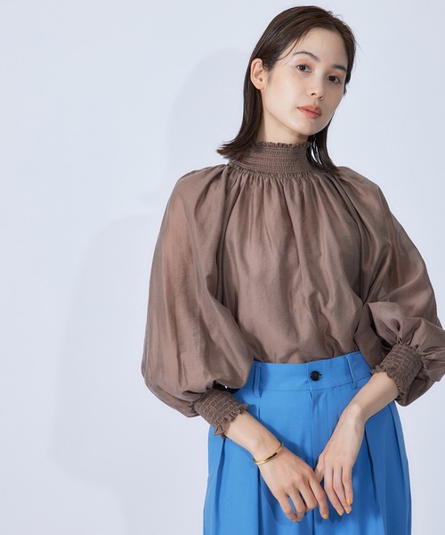 ROPE'（ロペ）の「前後2WAYシャーリングカラーブラウス（シャツ/ブラウス・レディース・ブラック/ダークブラウン/パープル/ベージュ・38）」の3枚目の写真