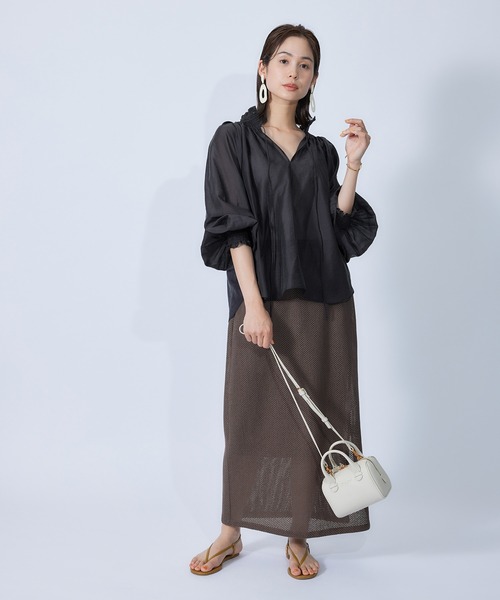 ROPE'（ロペ）の「前後2WAYシャーリングカラーブラウス（シャツ/ブラウス・レディース・ブラック/ダークブラウン/パープル/ベージュ・38）」の8枚目の写真