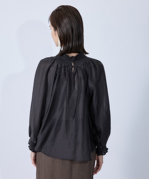 ROPE'（ロペ）の「前後2WAYシャーリングカラーブラウス（シャツ/ブラウス・レディース・ブラック/ダークブラウン/パープル/ベージュ・38）」の14枚目の写真