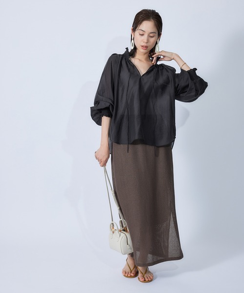 ROPE'（ロペ）の「前後2WAYシャーリングカラーブラウス（シャツ/ブラウス・レディース・ブラック/ダークブラウン/パープル/ベージュ・38）」の10枚目の写真