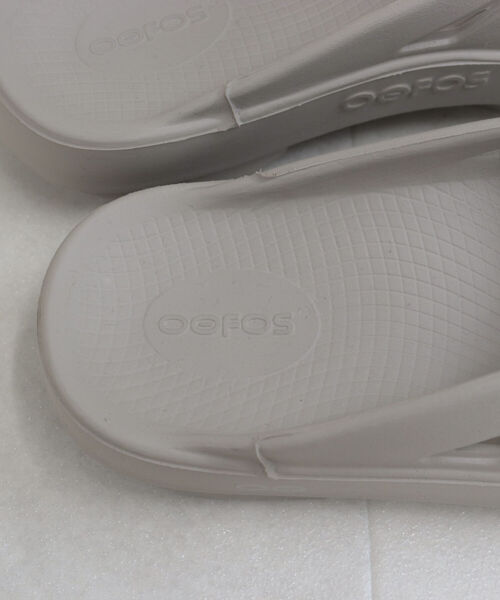 OOFOS（ウーフォス）の「【OOFOS/ウーフォス】OOriginal-Nomad リカバリーサンダル（サンダル・レディース・グレイッシュベージュ・25/23）」の11枚目の写真
