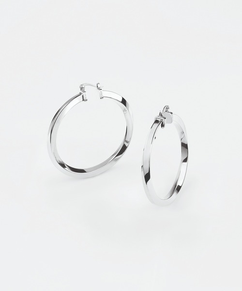 Guess（ゲス）の「HOOPS DON'T LIE 40mm Plain Twisted Hoops Pierce（ピアス（両耳用）・レディース・シルバー/ゴールド・ONE SIZE）」の2枚目の写真