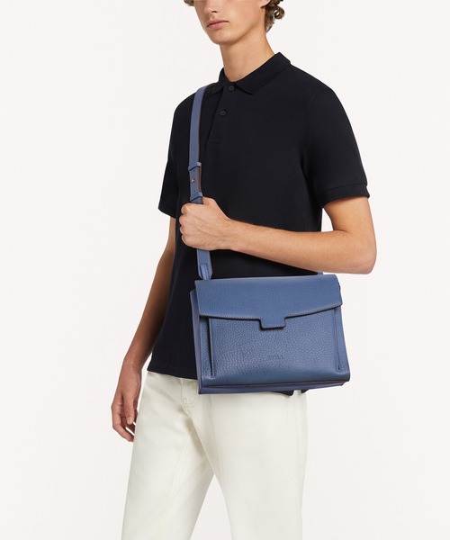 フルラFURLA MAN ENEA Messenger M メッセンジャーバッグ FURLA（フルラ）の「MAN ENEA M MESSENGER（メッセンジャーバッグ