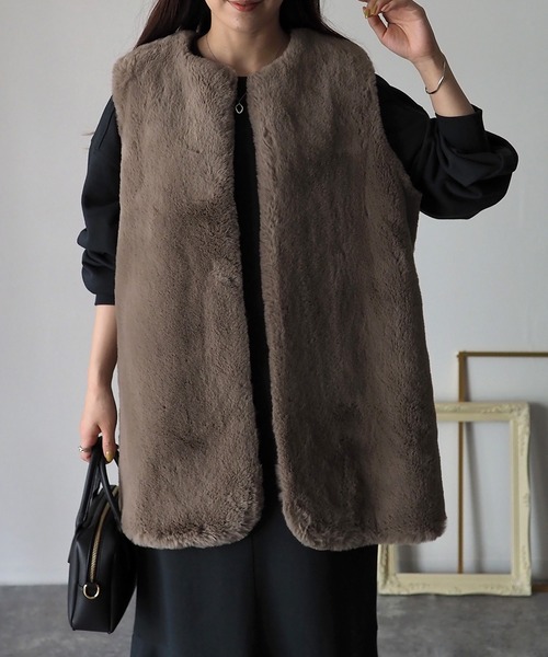 新品♡リノシエル♡エコファーベスト♡ RIVE DROITE（リヴドロワ）の「エコファーリバーシブルベスト（ベスト