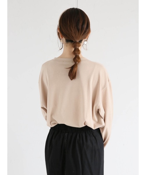 ehka sopo(エヘカソポ)の「フロッキーロゴTシャツ(Tシャツ/カットソー・レディース・ベージュ/オフホワイト/チャコール・フリ-)」の8枚目の写真