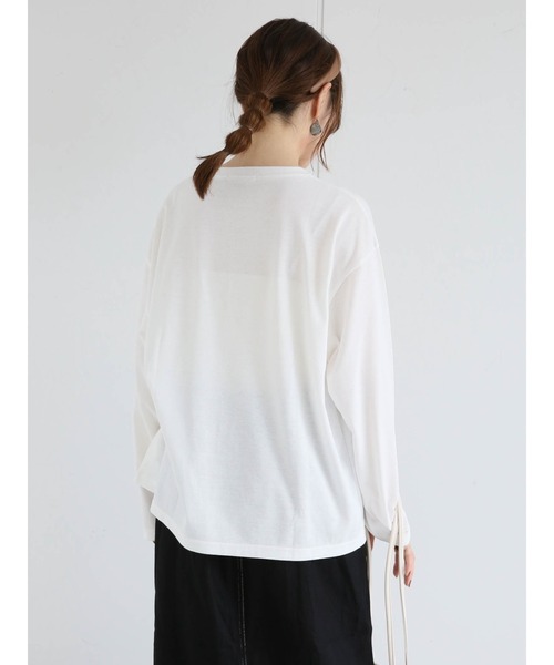 ehka sopo(エヘカソポ)の「フロッキーロゴTシャツ(Tシャツ/カットソー・レディース・ベージュ/オフホワイト/チャコール・フリ-)」の9枚目の写真