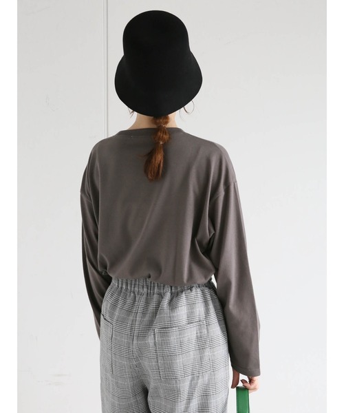 ehka sopo(エヘカソポ)の「フロッキーロゴTシャツ(Tシャツ/カットソー・レディース・ベージュ/オフホワイト/チャコール・フリ-)」の16枚目の写真