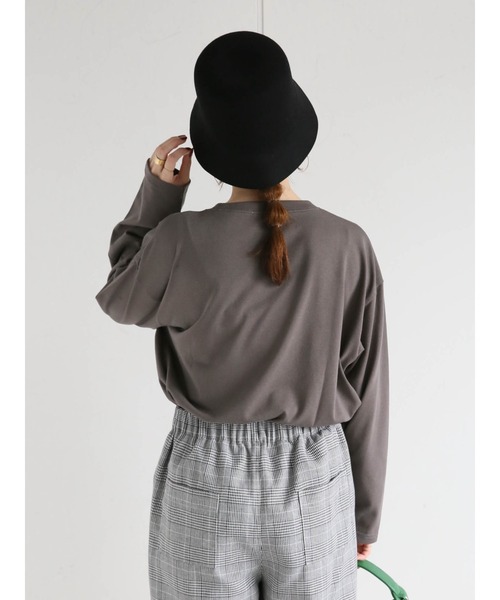 ehka sopo(エヘカソポ)の「フロッキーロゴTシャツ(Tシャツ/カットソー・レディース・ベージュ/オフホワイト/チャコール・フリ-)」の13枚目の写真