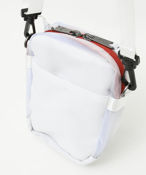 INDISPENSABLE （インディスペンサブル）の「【INDISPENSABLE / インディスペンサブル】IDP SHOULDER BAG LITT ST（ショルダーバッグ・メンズ・ホワイト/ブラック・フリー）」の13枚目の写真