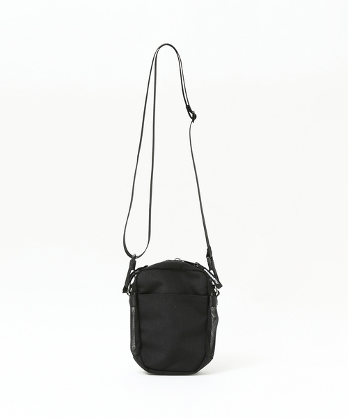 INDISPENSABLE （インディスペンサブル）の「【INDISPENSABLE / インディスペンサブル】IDP SHOULDER BAG LITT ST（ショルダーバッグ・メンズ・ホワイト/ブラック・フリー）」の20枚目の写真