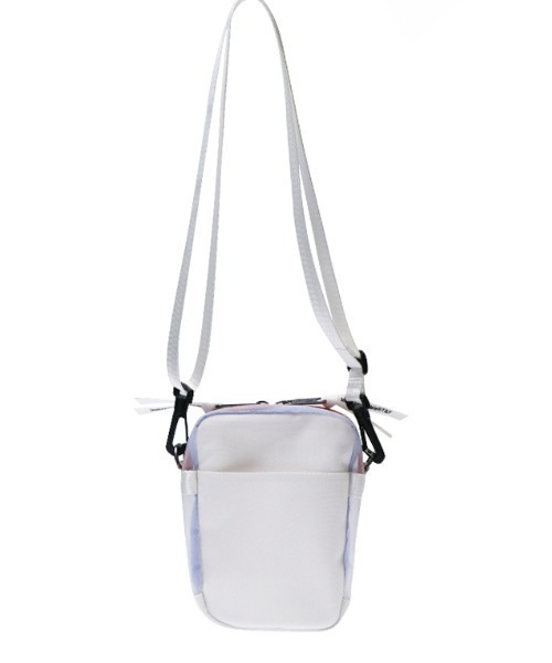 INDISPENSABLE （インディスペンサブル）の「【INDISPENSABLE / インディスペンサブル】IDP SHOULDER BAG LITT ST（ショルダーバッグ・メンズ・ホワイト/ブラック・フリー）」の3枚目の写真