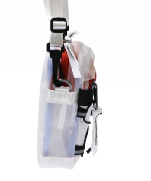 INDISPENSABLE （インディスペンサブル）の「【INDISPENSABLE / インディスペンサブル】IDP SHOULDER BAG LITT ST（ショルダーバッグ・メンズ・ホワイト/ブラック・フリー）」の4枚目の写真