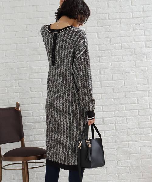 SHOO・LA・RUE(シューラルー)の「◆ストンとしたゆるシルエット!レトロ柄 ジャカード ワンピース(ワンピース・レディース・ベージュ系その他2/ブラック系3/ブルー系3・00)」の7枚目の写真