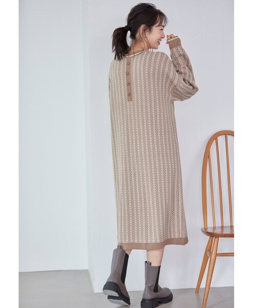 SHOO・LA・RUE(シューラルー)の「◆ストンとしたゆるシルエット!レトロ柄 ジャカード ワンピース(ワンピース・レディース・ベージュ系その他2/ブラック系3/ブルー系3・00)」の12枚目の写真