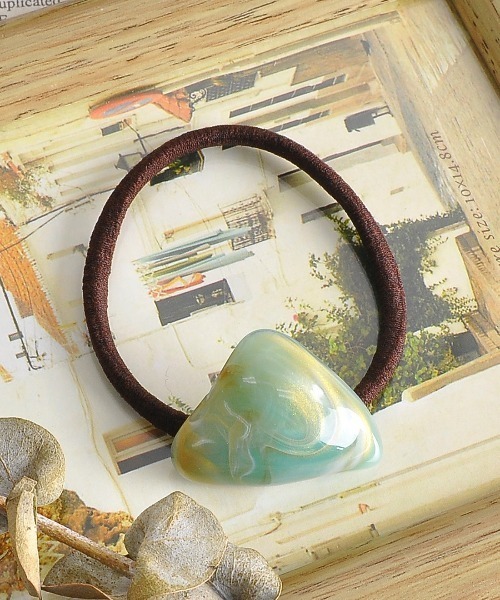 Mayree（メイリー）の「【resonance】マーブル 三角 ヘアゴム（ヘアゴム・レディース・グレー/グリーン/パープル/オレンジ・FREE）」の7枚目の写真