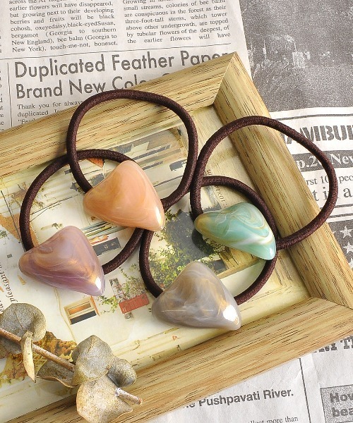 Mayree（メイリー）の「【resonance】マーブル 三角 ヘアゴム（ヘアゴム・レディース・グレー/グリーン/パープル/オレンジ・FREE）」の6枚目の写真