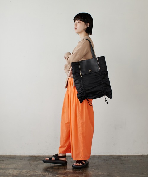 LANVIN en Bleu(ランバンオンブルー)の「バイカラーギャザートート(トートバッグ・レディース・ライトカーキ/ダークブラウン/ブラック・FREE)」の14枚目の写真