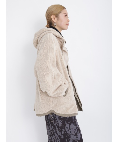 Samansa Mos2 blue(サマンサモスモスブルー)の「リバーシブルボアマウンテンパーカー(マウンテンパーカー・レディース・ネイビー/キナリ/カーキ・フリ-)」の21枚目の写真