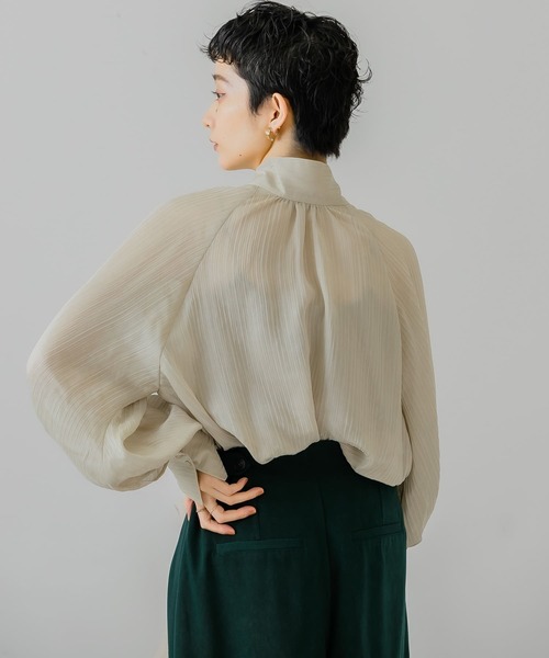 KBF（ケイビーエフ）の「ボウタイ2WAYボリュームブラウス（シャツ/ブラウス・レディース・ブラック/ベージュ/オフホワイト・ONE）」の4枚目の写真