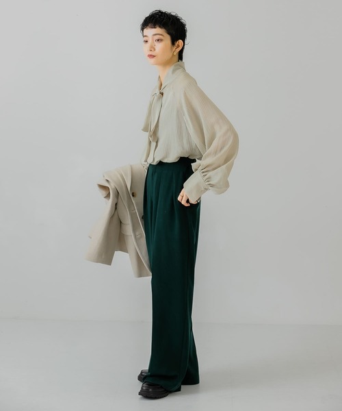 KBF（ケイビーエフ）の「ボウタイ2WAYボリュームブラウス（シャツ/ブラウス・レディース・ブラック/ベージュ/オフホワイト・ONE）」の6枚目の写真