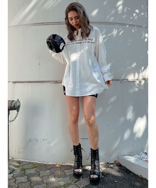 GYDA(ジェイダ)の「FRONT LOGO BIGシャツ(シャツ/ブラウス・レディース・オフホワイト/ブルー・FREE)」の9枚目の写真