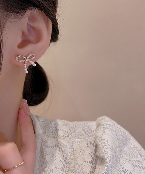 LAC-VERT(ラック・ヴェール)の「リボンパールピアス(ピアス(両耳用)・レディース・ゴールド・FREE)」の4枚目の写真