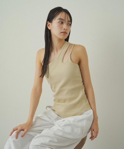 earthy(アーシー)の「リブワンショルデザインタンクトップ(タンクトップ・レディース・ベージュ/ブラック/アイボリー・S/M)」の3枚目の写真