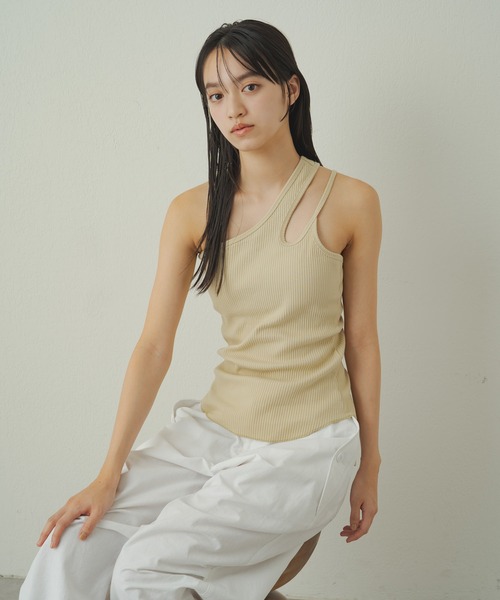 earthy(アーシー)の「リブワンショルデザインタンクトップ(タンクトップ・レディース・ベージュ/ブラック/アイボリー・S/M)」の5枚目の写真
