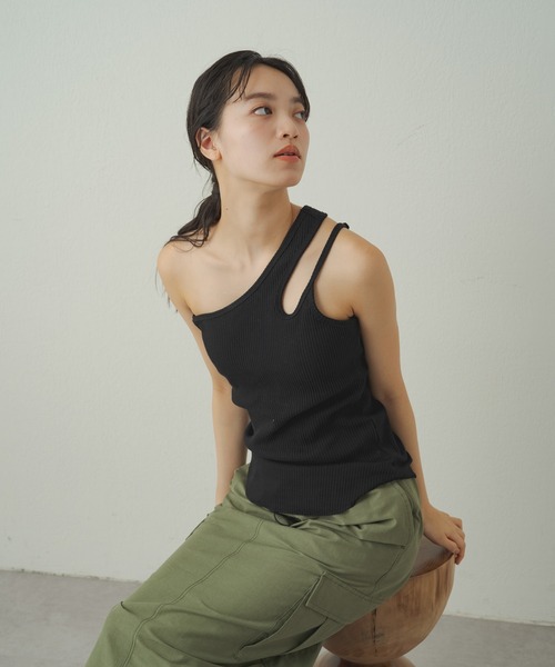 earthy(アーシー)の「リブワンショルデザインタンクトップ(タンクトップ・レディース・ベージュ/ブラック/アイボリー・S/M)」の16枚目の写真
