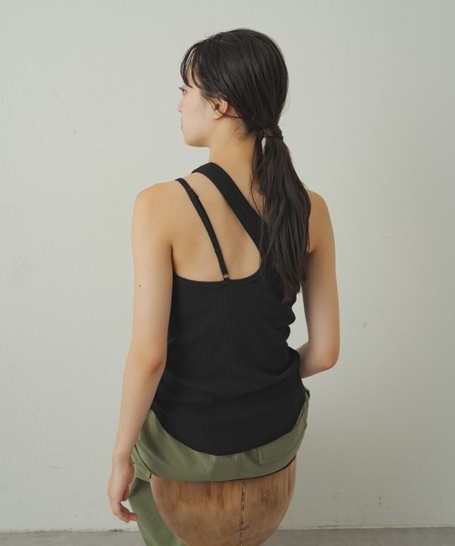 earthy(アーシー)の「リブワンショルデザインタンクトップ(タンクトップ・レディース・ベージュ/ブラック/アイボリー・S/M)」の17枚目の写真