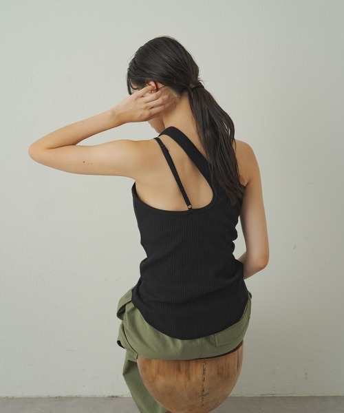 earthy(アーシー)の「リブワンショルデザインタンクトップ(タンクトップ・レディース・ベージュ/ブラック/アイボリー・S/M)」の18枚目の写真