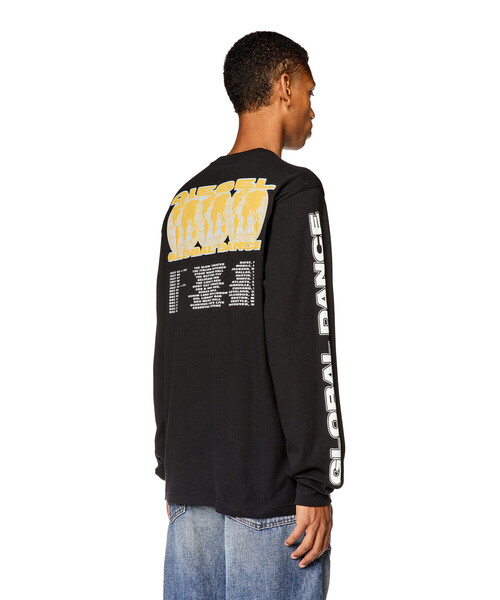 DIESEL（ディーゼル）の「メンズ Tシャツ レギュラーフィット 長袖 グラフィック バックプリント（Tシャツ/カットソー・メンズ・ホワイト系その他/ブラック・X-SMALL/X-LARGE/XXX-LARGE/MEDIUM/LARGE/XX-LARGE/SMALL）」の4枚目の写真