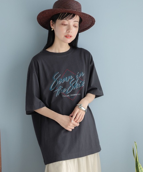 LOWRYS FARM（ローリーズファーム）の「USEDツアーTSS　908136（Tシャツ/カットソー・レディース・ホワイト/チャコールグレー/オフホワイト/イエロー/アイボリー/グレー系その他・FREE）」の4枚目の写真